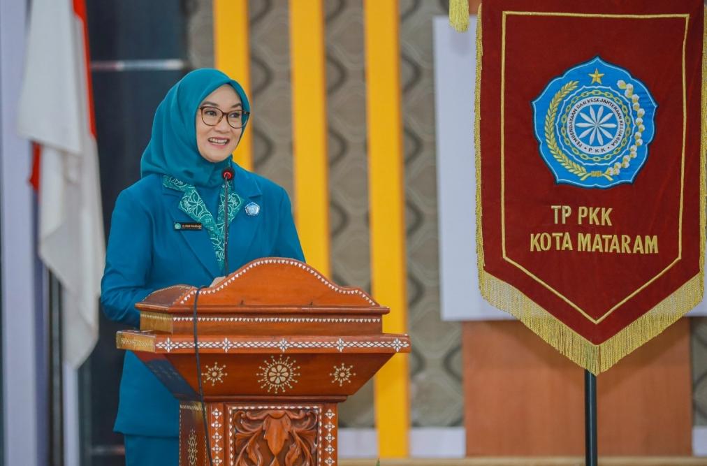 Ketua TP PKK Kota Mataram Hj. Kinnastri Mohan Roliskana, S.Sos SE  usai melantik Ketua TP PKK Kecamatan Sekarbela, berharap ketua baru mampu perkuat sinkronisasi program bersama OPD.