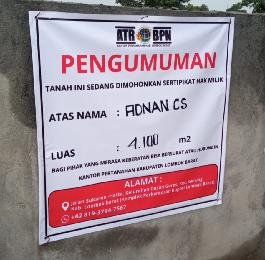 Lahan milik tujuh orang warga Telaga Waru, Kecamatan Labuapi, Lombok Barat dipasangi spanduk pengumuman berlogo BPN Lombok Barat, beberapa hari lalu.