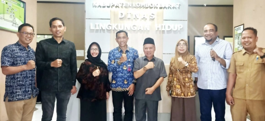 Wakil Ketua DPRD NTB Muzihir bersama rombongan Komisi II DPRD NTB mengunjungi Dinas Lingkungan Hidup (DLH) Lombok Barat, Rabu (3/12).