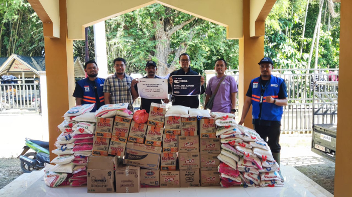 XLSMART percepat pemulihan jaringan pasca banjir dan longsor Sumatra, 691 BTS terdampak, bantuan darurat disalurkan ke enam titik terparah.