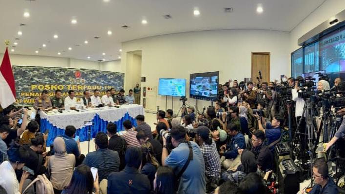 Turun Total TNI-Polri! 7 KRI, Hercules, Hingga Starlink Dikerahkan Penuh, 3 Matra ke Sumatra, Akses Bantuan Terbuka!