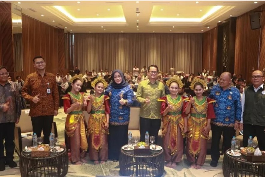 EDUKASI: Wagub NTB Indah Dhamayanti Putri saat menghadiri peringatan Hari Disabilitas Internasional dan hari jadi ULD BPBD Provinsi NTB di Mataram.
