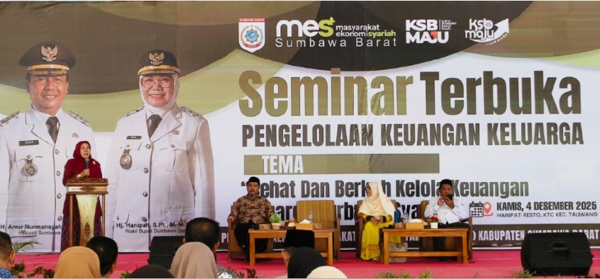 SEMINAR: Wabup KSB Hanipah Musyafirin saat membuka seminar terbuka, Kamis (4/12).