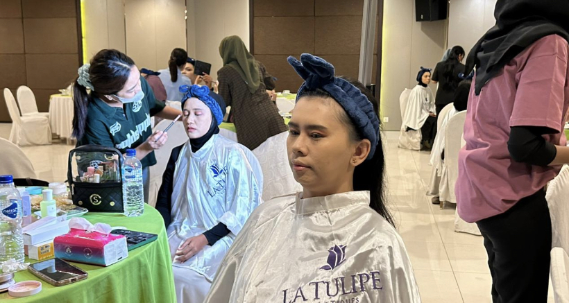 Pelatihan make up and hair do