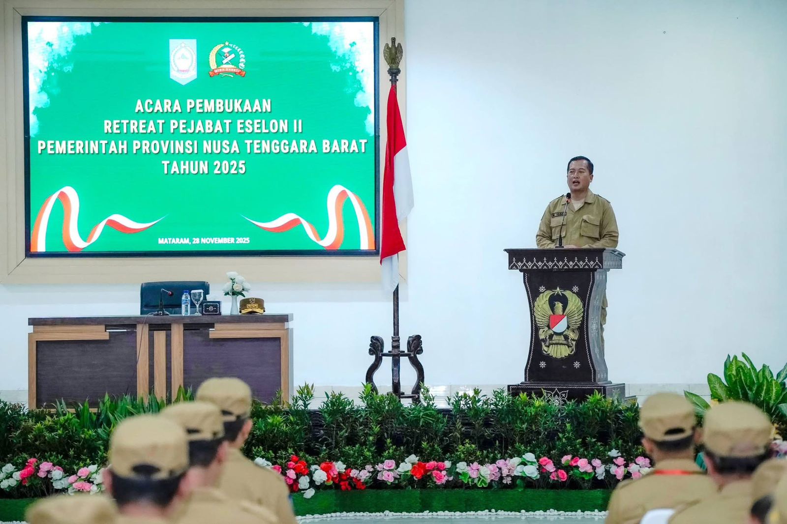 Gubernur NTB Lalu Muhamad Iqbal, saat menyampaikan arahan sekaligus program strategis pemerintah, saat retreat pejabat eselon II lingkup Pemprov NTB di Korem 162 Wira/Bhakti, akhir November lalu.