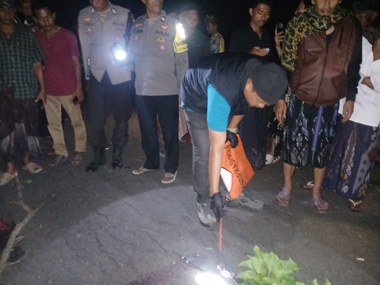 Warga Penujak geger temukan jasad bayi tanpa kepala, Jumat (5/12).