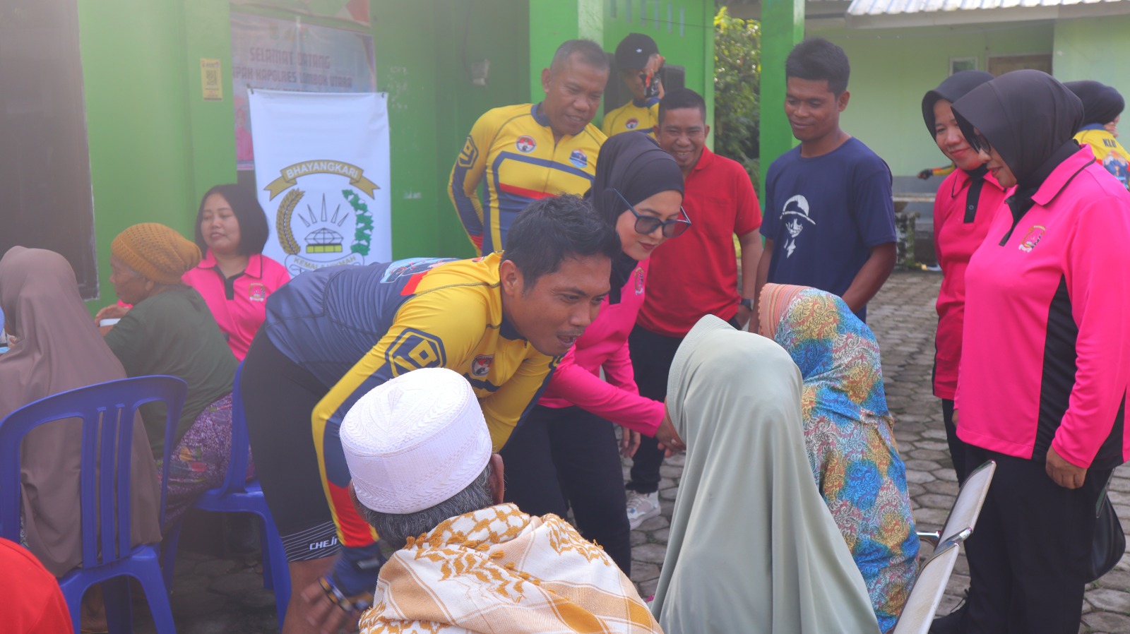 Gowes Kamtibmas Kapolres Lombok Utara di Desa Salut diisi Bakti Sosial dan Pemeriksaan Kesehatan Gratis