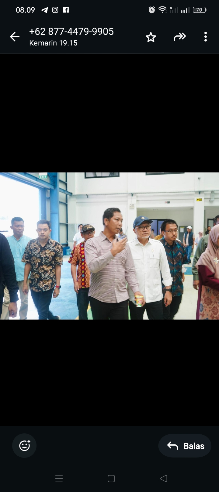 Zulkifli Hasan melakukan kunjungan kerja ke BRIDA NTB, ia mengaku kagum dengan Mesin Pengolahan Plastik Block Solutions.
