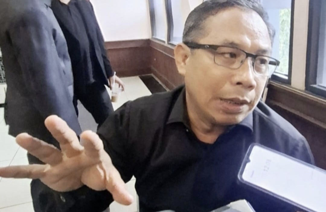 Anggota Badan Anggaran (Banggar) DPRD NTB Muhamamd Aminurlah mencurigai agenda terselubung di balik pengadaan sewa mobil listrik Rp 14 miliar.