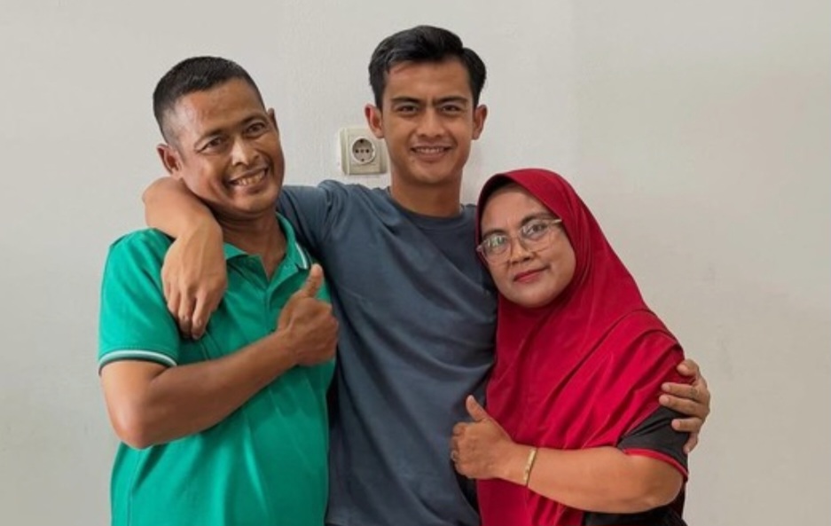 Pratama Arhan dan keluarganya