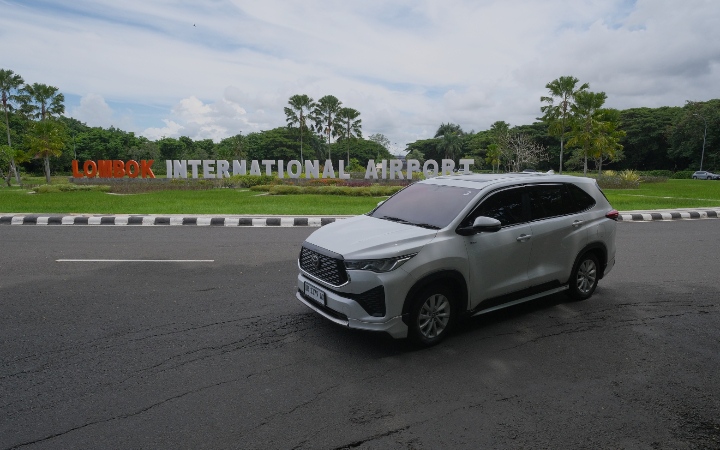GERBANG NTB: Salah satu kendaraan melintas di area BIZAM Lombok, pekan lalu.