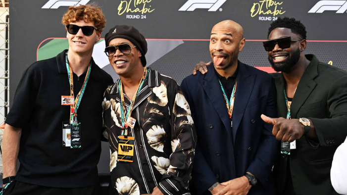 Jannik Sinner hadir di GP Abu Dhabi, bertemu Ronaldinho&ndash;Henry, bandingkan dirinya dengan George Russell dan saksikan Norris juara dunia F1.