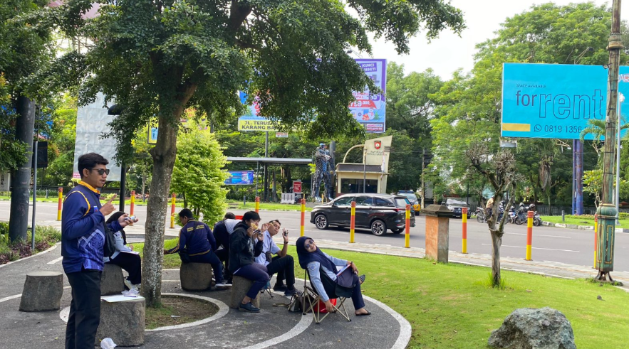 Sejumlah petugas dari dishub tengah melakukan survei lalu lintas, pekan lalu.