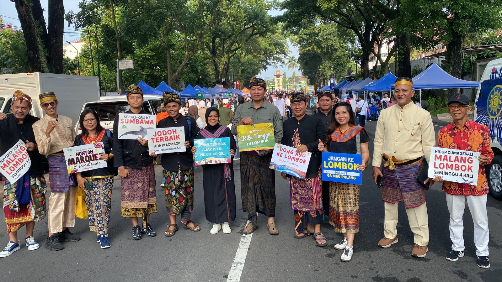 Badan Promosi Pariwisata Daerah (BPPD) NTB menggelar aksi promosi strategis dengan memboyong kekayaan budaya Lombok dan Sumbawa ke jantung Kota Malang, Jawa Timur. Kegiatan bertajuk Parade Budaya NTB.
