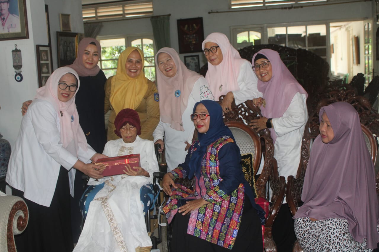 Ketua BKOW NTB Indah Dhamayanti Putri melakukan anjangsana ke sejumlah tokoh sentral NTB.