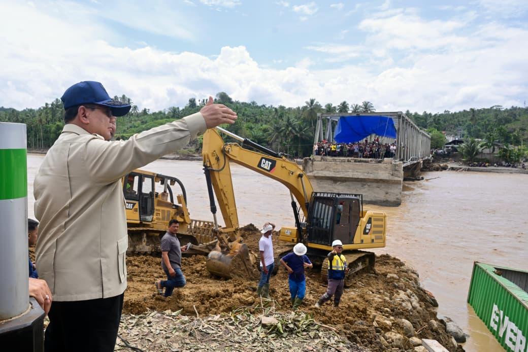 Presiden Prabowo Datangi Titik Banjir Paling Parah di Aceh, Saksikan Alat Berat Bekerja Mati-matian: