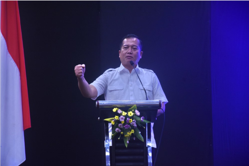 APLIKASI: Gubernur NTB Lalu Muhamad Iqbal saat peluncuran DIGIHub di Mataram, Senin (8/12).