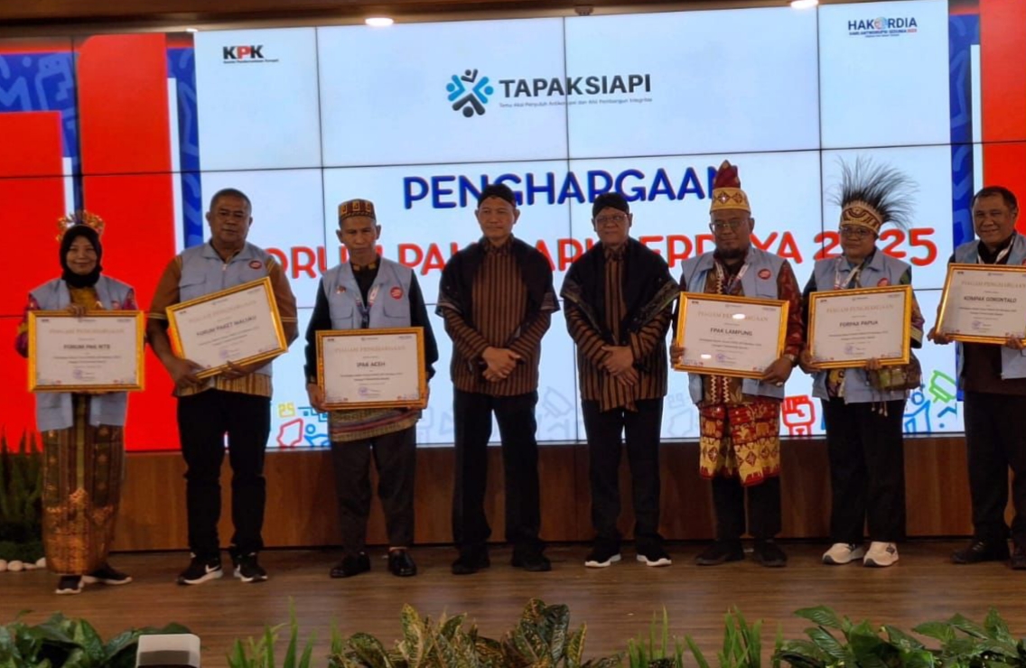 RAIH PENGHARGAAN: Pemkab Bima meraih penghargaan Paksi Berdaya 2025 terbaik dalam Hakordia, Minggu (7/12).