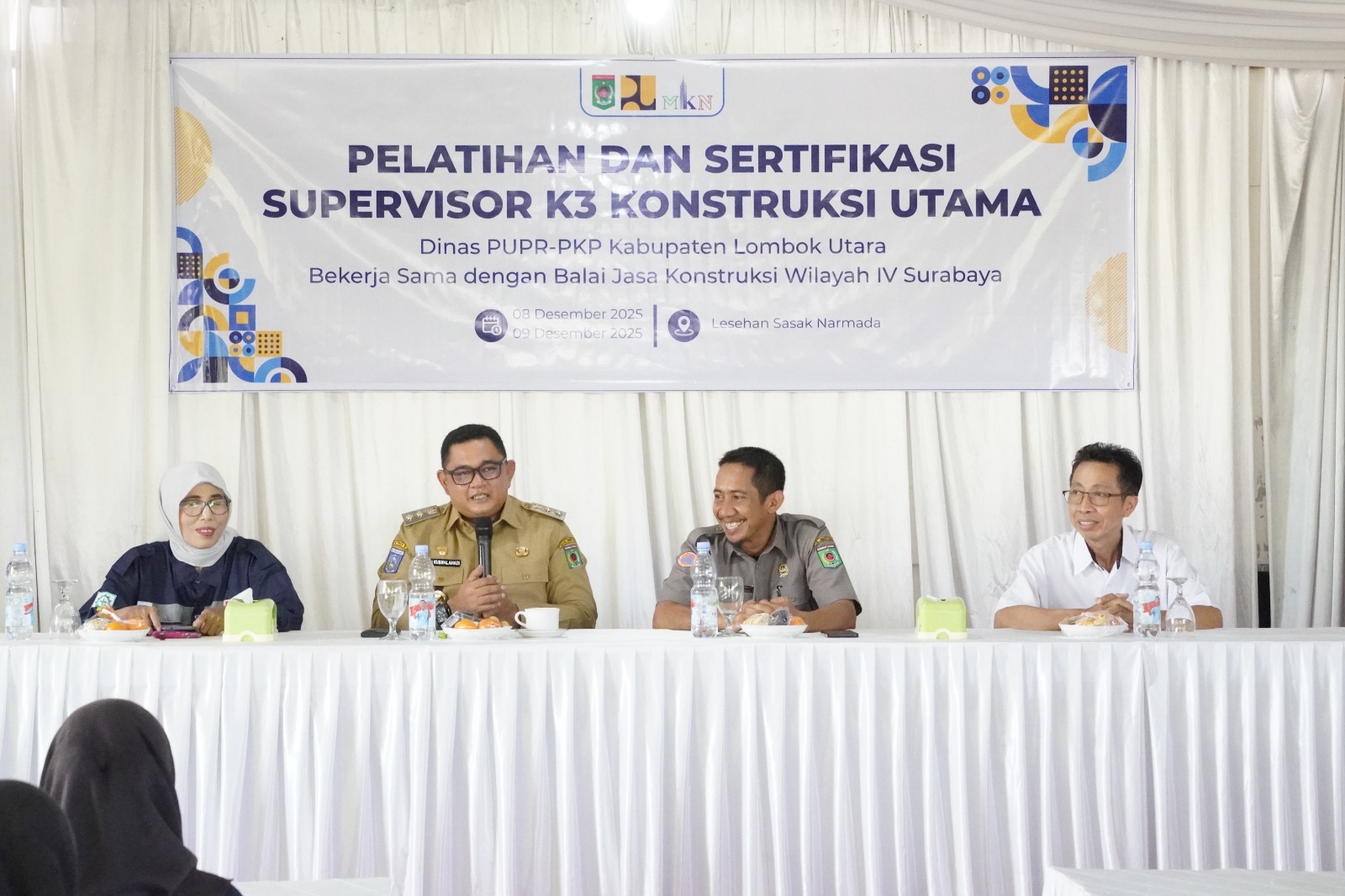 BERI PENEKANAN: Wabup Kusmalahadi (dua dari kiri) membuka Pelatihan dan Sertifikasi Supervisor K3 Konstruksi Utama, Senin (8/12).