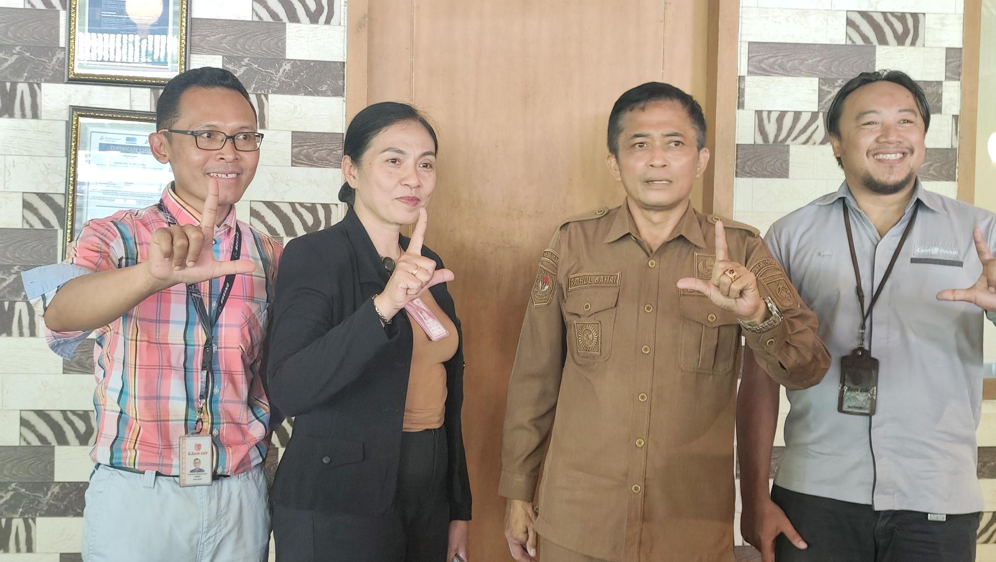 Bupati Lombok Tengah Lalu Pathul Bahri (dua kanan) bertemu dengan perwakilan Lion Air Group di Lombok Tengah