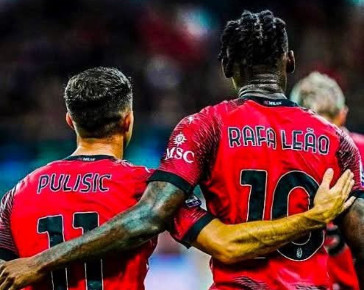 Dua bintang AC Milan Christian Pulisic dan Rafael Leao.