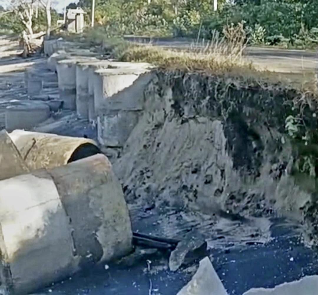 Inilah kondisi Dermaga Bumbang yang terletak di Desa Mertak, Kecamatan Pujut, Lombok Tengah. Bagian pondasi dermaga banyak yang sudah keropos. DPRD NTB dorong Dishub NTB melakukan perbaikan.