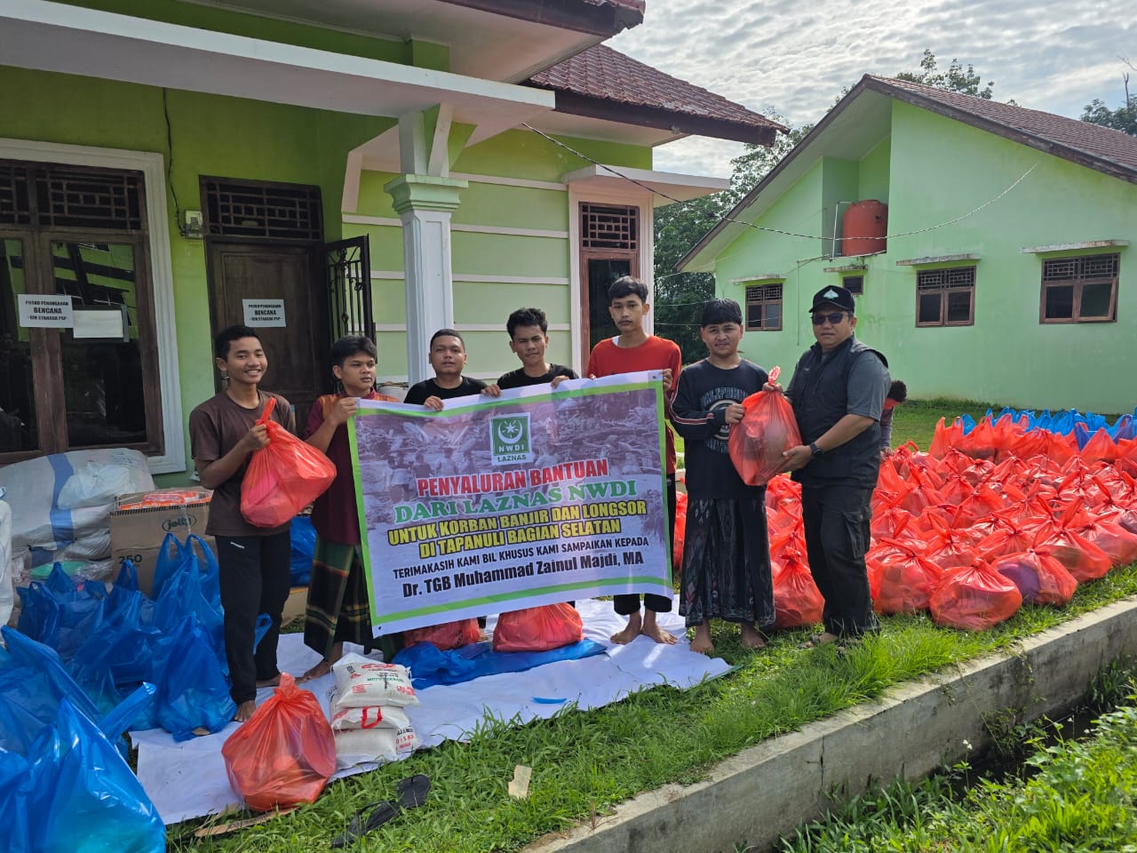 LAZNAS NWDI mulai menyalurkan bantuan tahap pertama bagi penyintas banjir dan tanah longsor yang melanda Aceh, Sumatera Barat, dan Sumatera Utara. Penyaluran merupakan bagian dari respon cepat NWDI.
