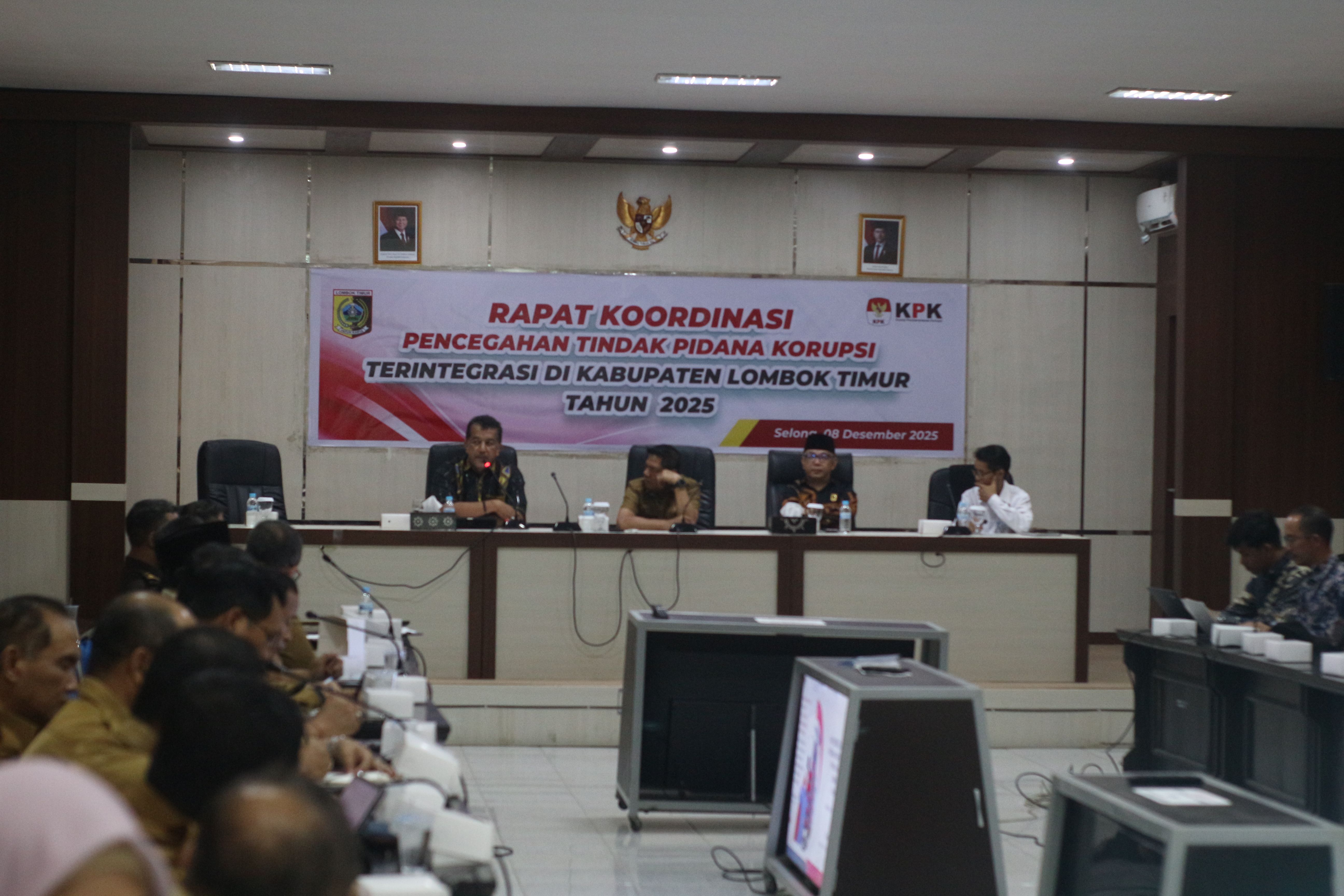 Bupati Lotim Haerul Warisin saat mengikuti rapat koordinasi pencegahan tindak pidana Korupsi bersama KPK RI