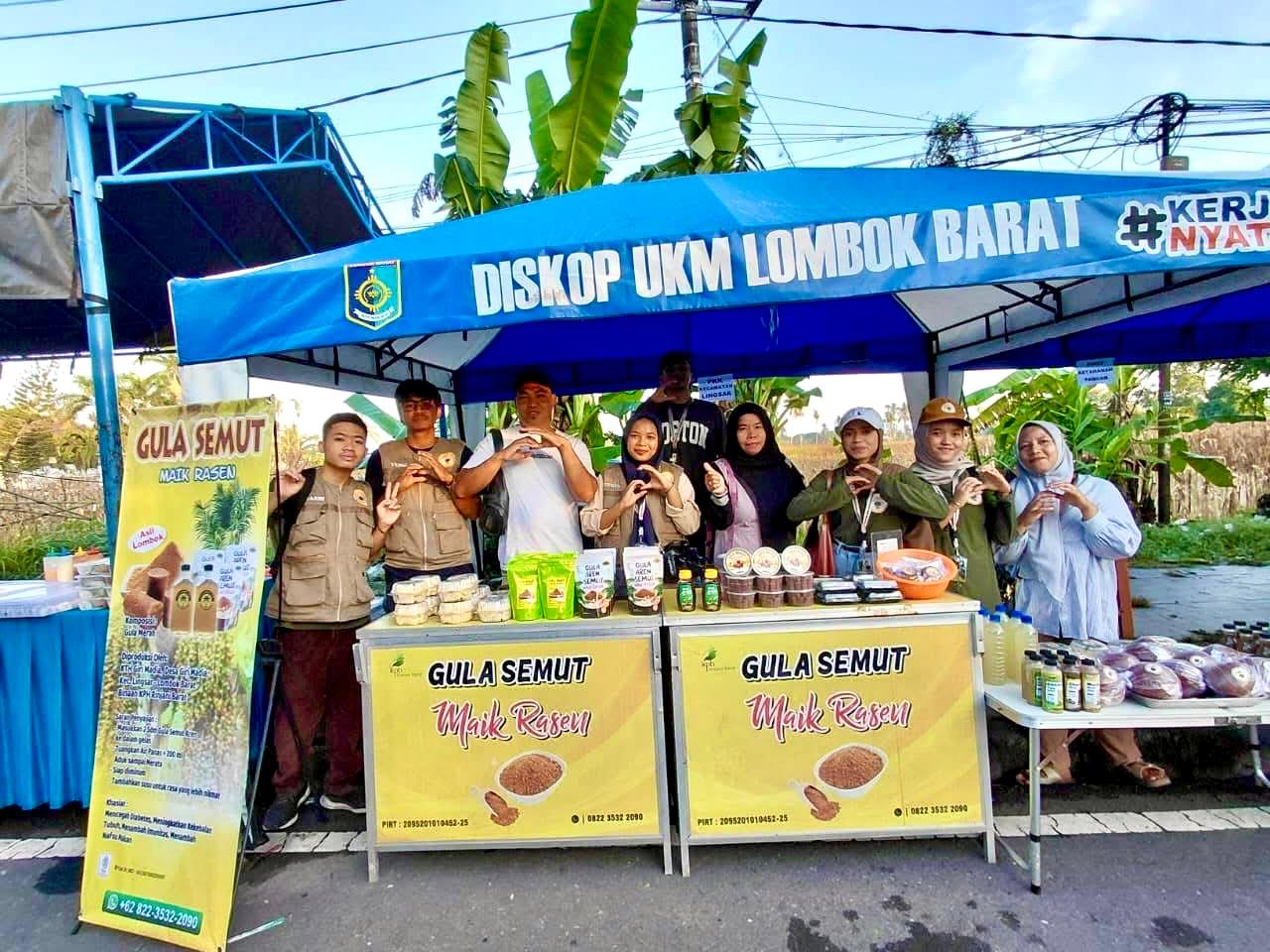 PERLUAS PASAR: KTH Giri Madia gula aren semut Maik Rasen yang ikut kegiatan bazar di Lombok Barat, beberapa waktu lalu.