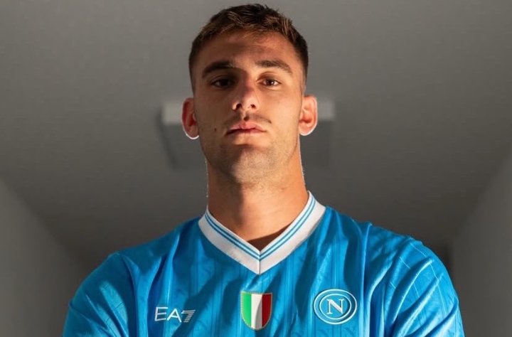 Lorenzo Lucca, pemain Napoli yang mulai dikaitkan dengan AC Milan.