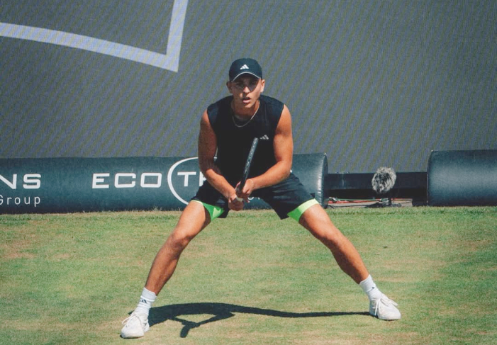 Justin Engel debut di Next Gen ATP Finals Jeddah usai Jakub Mensik mundur. Petenis muda Jerman itu mencuri perhatian dengan rekornya sepanjang 2025.