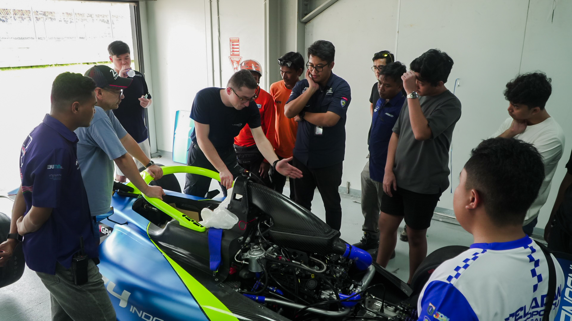 Kedatangan mobil F4 merupakan langkah penting dalam pengembangan ekosistem balap di Sirkuit Mandalika.