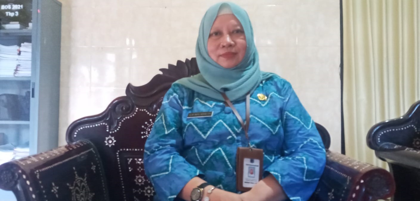 Kepala SMPN 15 Mataram Sri Wahyu Indriani