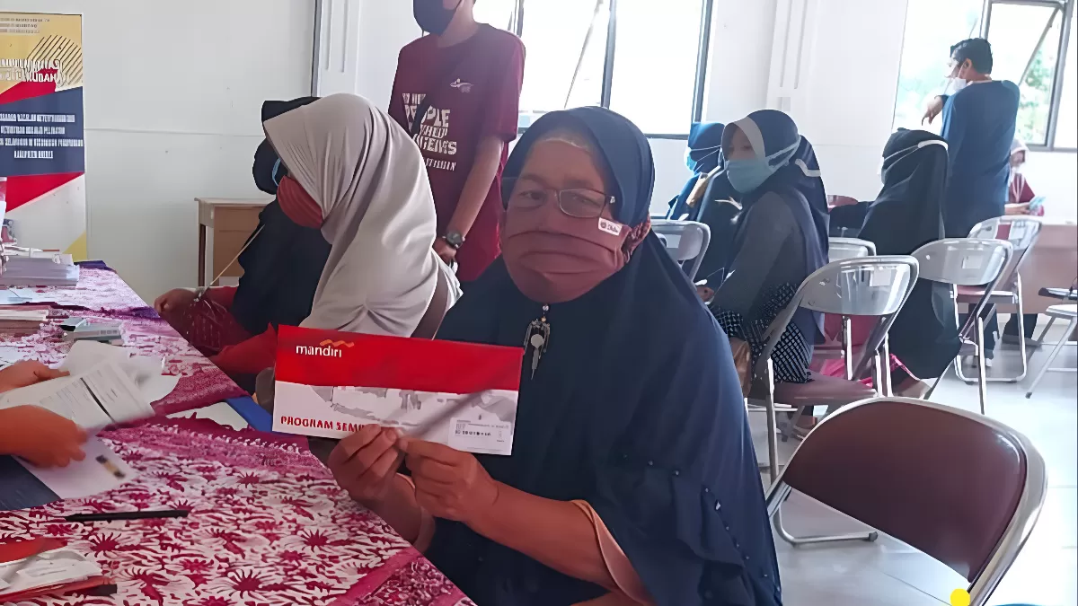 Ilustrasi penyaluran bansos pkh dan bpnt 2025 dikebut, inilah daftar daerah paling cepat cair hari ini.
