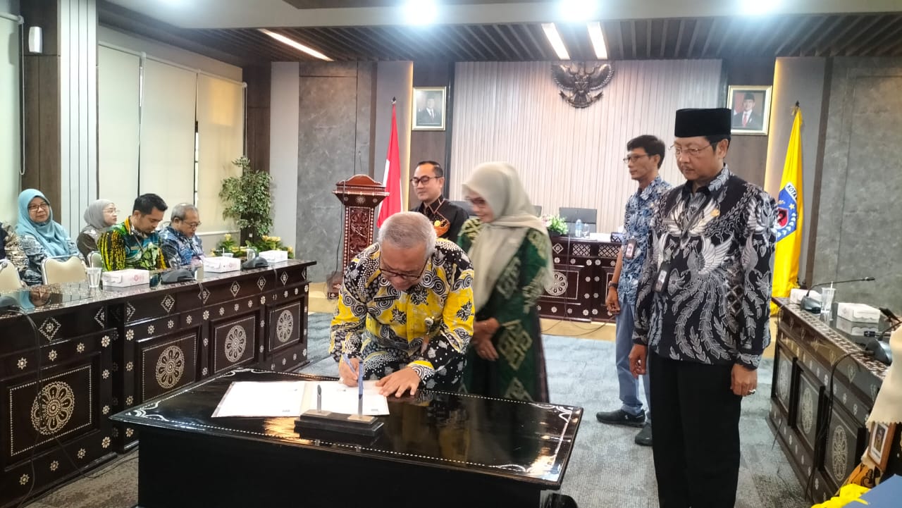 Dinas Kearsipan dan Perpustakaan Kota Mataram menggelar Launching Layanan Jaringan Informasi Kearsipan Nasional (JIKN) dan penandatanganan berita acara akuisisi arsip Tahun 2025 pada Kamis (11/12).