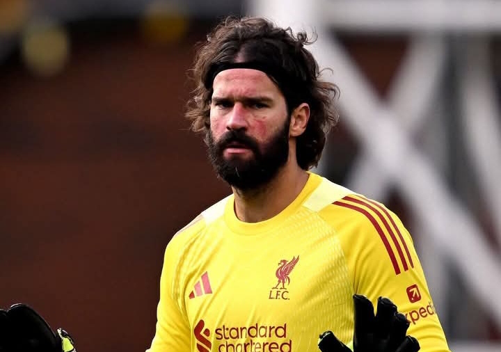 AC Milan telah melakukan langkah untuk merekrut kiper Liverpool, Alisson Becker.