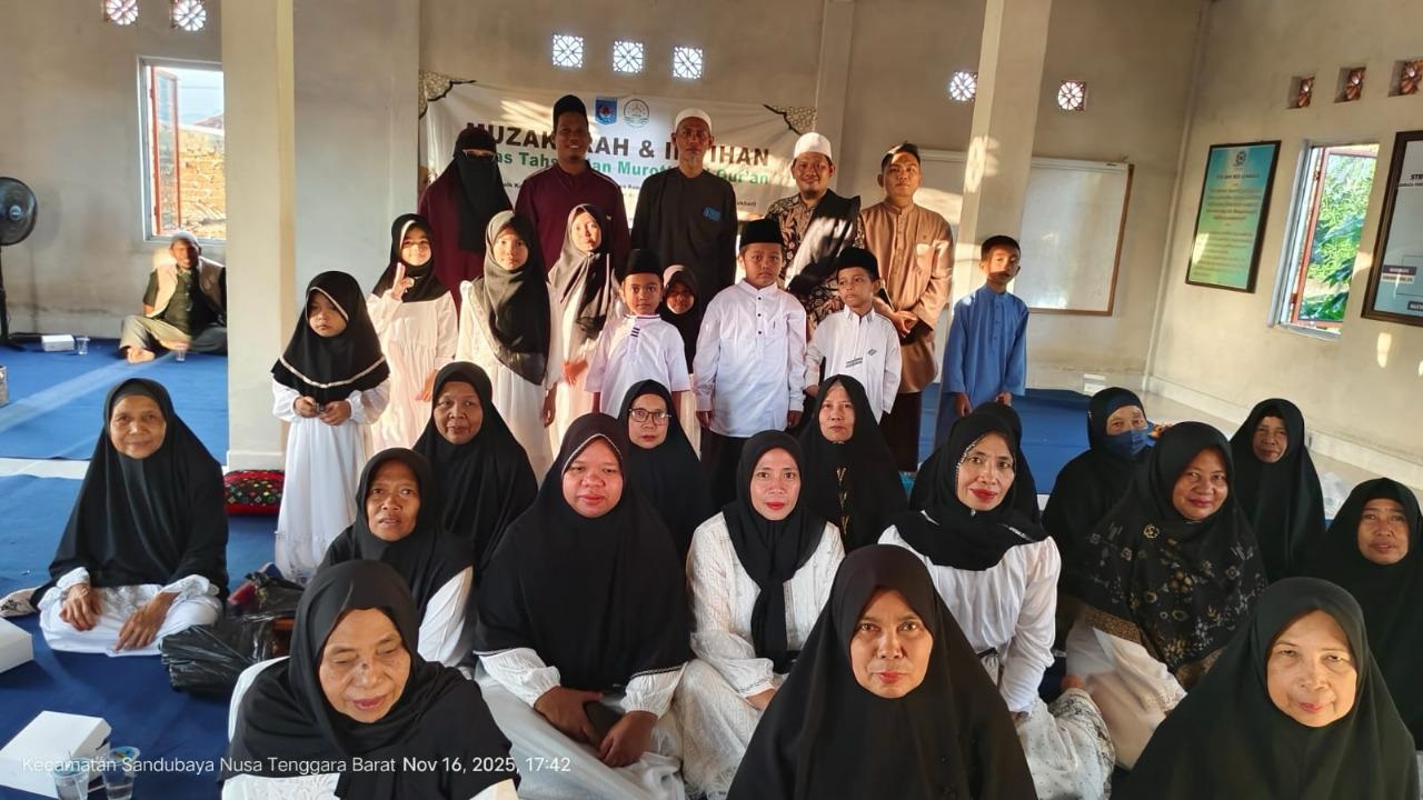 Santri dan warga saat mengikuti mudzakarah dan imtihan kelas tahsin dan murottal di TPQ AL-Amin Bertais, Kota Mataram.