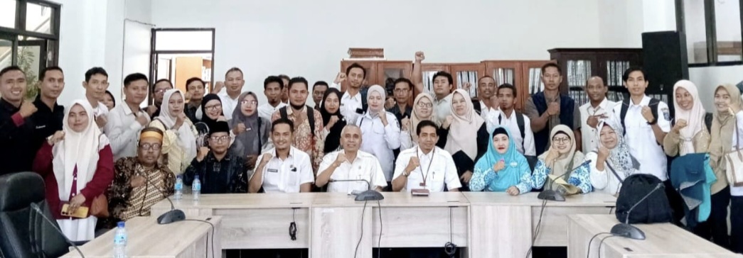 Aliansi Guru Mutasi PPPK NTB saat hearing dengan Komisi V DPRD NTB, Rabu (10/12). Guru PPPK menolak dikembalikan ke sekolah penempatan awal.