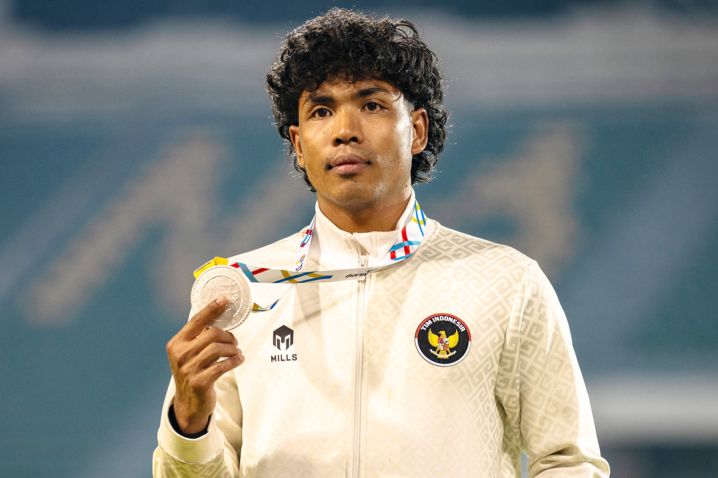 Lalu Muhammad Zohri meraih medali perak dari nomor lari 100 meter putra SEA Games 2025.(Chanakarn Laosarakham / AFP)