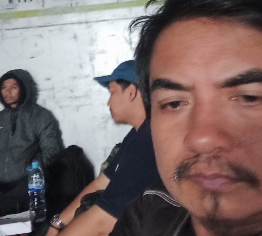 PENUH PERJUANGAN: Hamdani di dalam boks truk kontainer yang membawanya ke Medan.