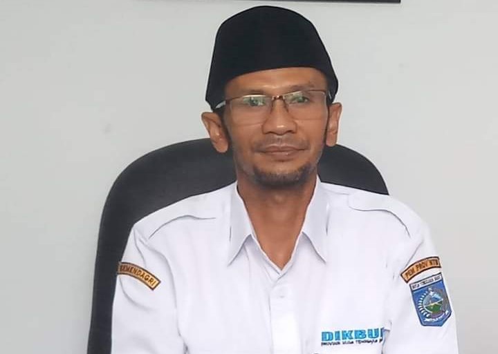 Kepala SMKN 1 Sekotong Parhi