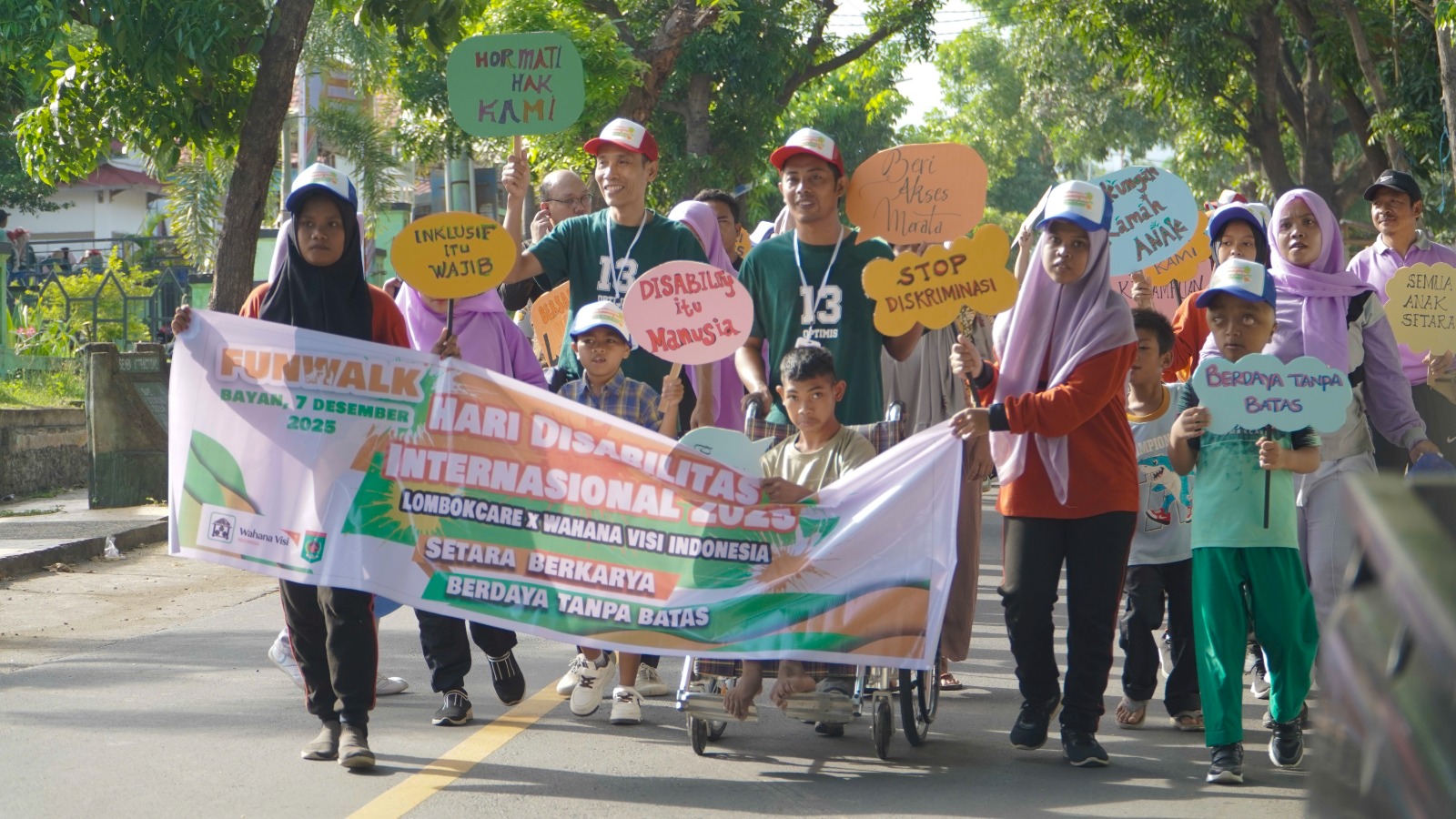 SETARA: Suasana fun walk dalam rangka peringatan Hari Disabilitas Internasional di Kecamatan Bayan