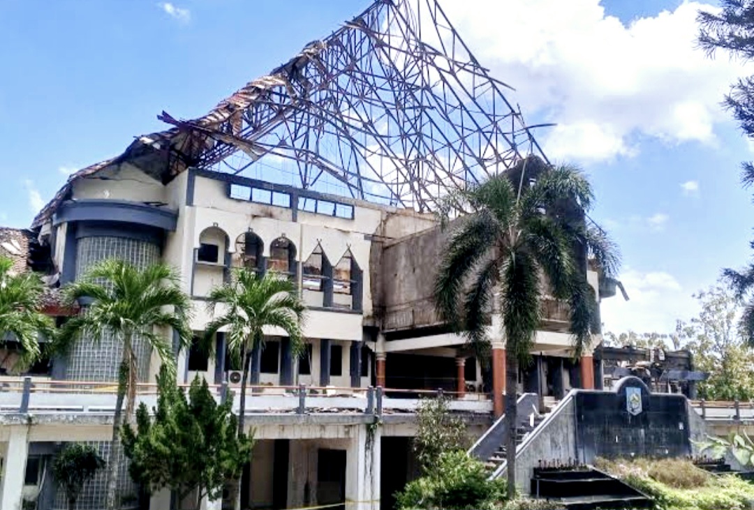 Kementerian PU akan bangun ulang gedung utama DPRD NTB karena masuk kategori rusak berat. Konstruksi gedung miring ke sisi utara.