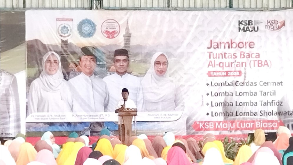 JAMBORE: Bupati KSB Amar Nurmansyah saat membuka jambore Tuntas Baca Alquran, Jumat (12/12).