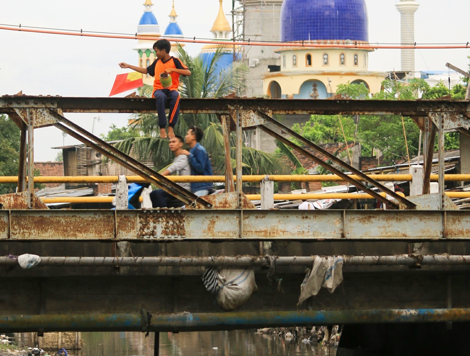 KEBUTUHAN: Pembangunan maupun perbaikan jembatan, bisa memudahkan akses warga dan mendukung aktivitas mereka sehari-hari.