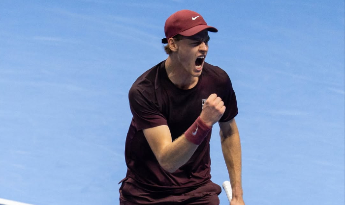 Jannik Sinner terpilih sebagai Favorit Penggemar ATP 2025 untuk ketiga kalinya. Enam gelar dan musim gemilang mengantar sang bintang Italia.