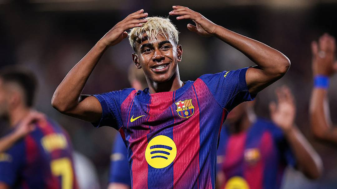 Lamine Yamal mengaku orang mulai menonton sepak bola lagi karena dirinya. Popularitas bintang muda Barcelona ini jadi sorotan.