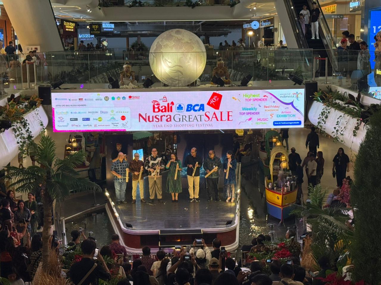 OPENING: Suasana opening event Bali Nusra Great Sales 2025 yang diikuti Lombok Epicentrum Mall di ICON Bali, Sanur, Jumat (12/12).