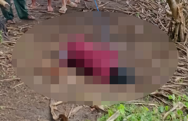Jenazah pria yang ditemukan di Pantai Kerandangan, Kamis (11/12) sore.