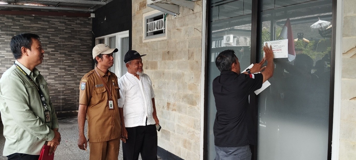 SITA ASET: Tim DJP Nusra melakukan penyitaan aset milik Wajib Pajak (WP) berinisial B di kawasan Pagutan, Kota Mataram, baru-baru ini.